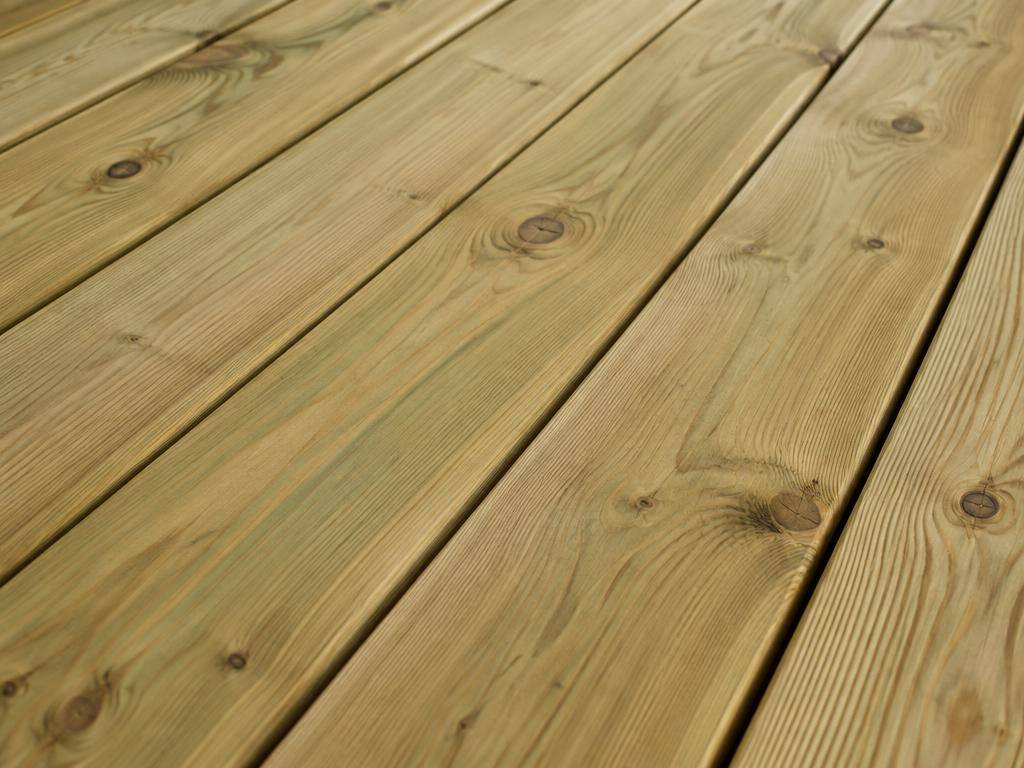 Clean cedar deck boards with smooth, unfurred grain